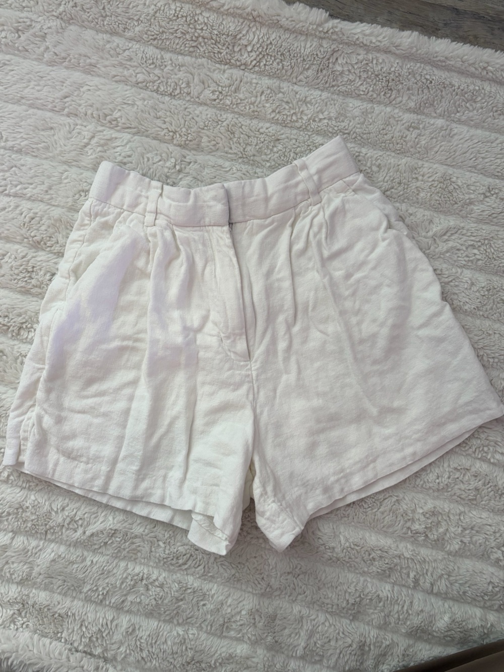 Abercrombie & Fitch Light White High-Waist Linen-Blend Shorts curve love 24 00